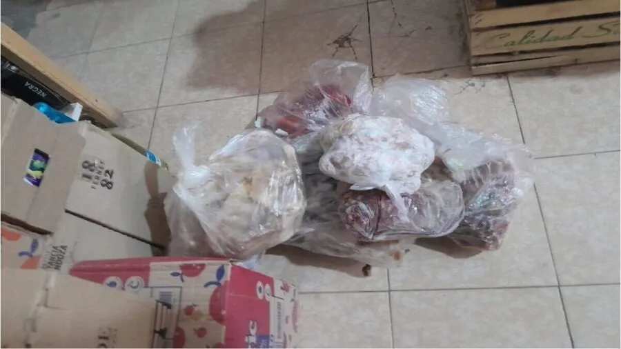 Revisaron las heladeras del local y se encontraron con carne en mal estado