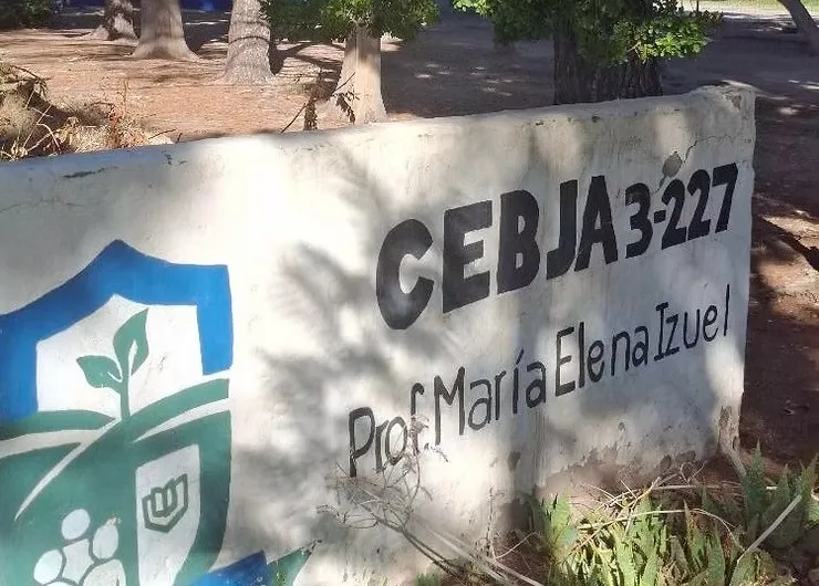 Cartel de ingreso donde funcionó durante 18 años el CEBJA en Las Malvinas.
