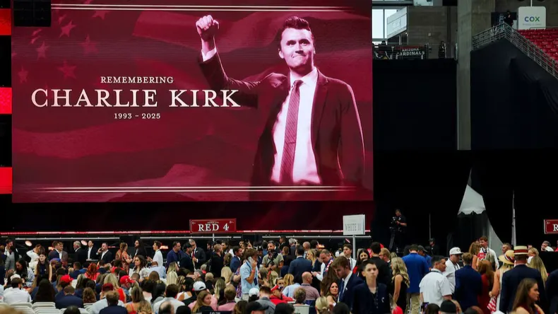 Funeral multitudinario de Charlie Kirk en Arizona: Trump y Musk entre los presentes