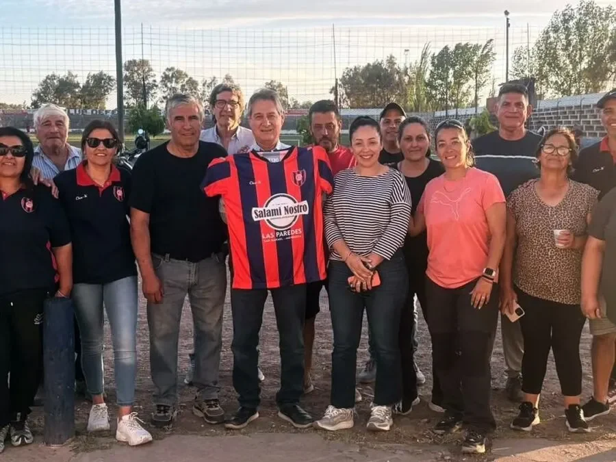 El Municipio aportó una bomba de agua para el riego del club Las Paredes