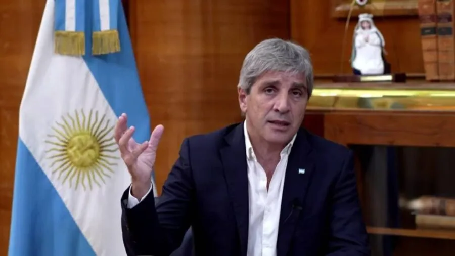 Luis Caputo durante su mensaje grabado al Coloquio de IDEA.