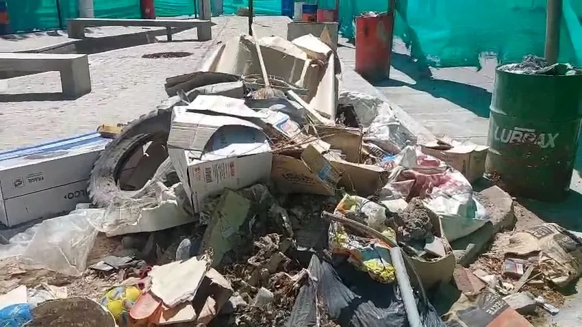 Residuos acumulados en un sector de Almafuerte y Godoy Cruz, en pleno centro de San Rafael.