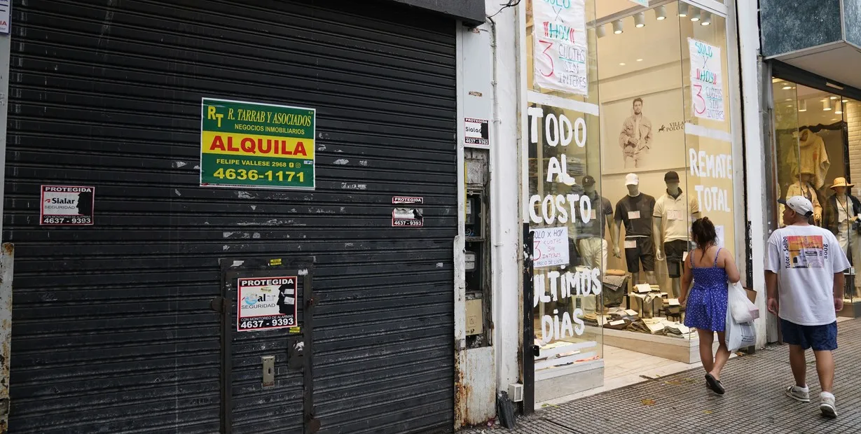 La pérdida de poder adquisitivo golpea directamente al consumo interno y al comercio de cercanía. La pérdida de poder adquisitivo golpea directamente al consumo interno y al comercio de cercanía.