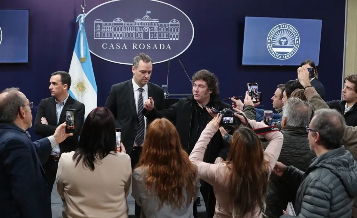 Periodistas acreditados durante una cobertura en Casa Rosada
