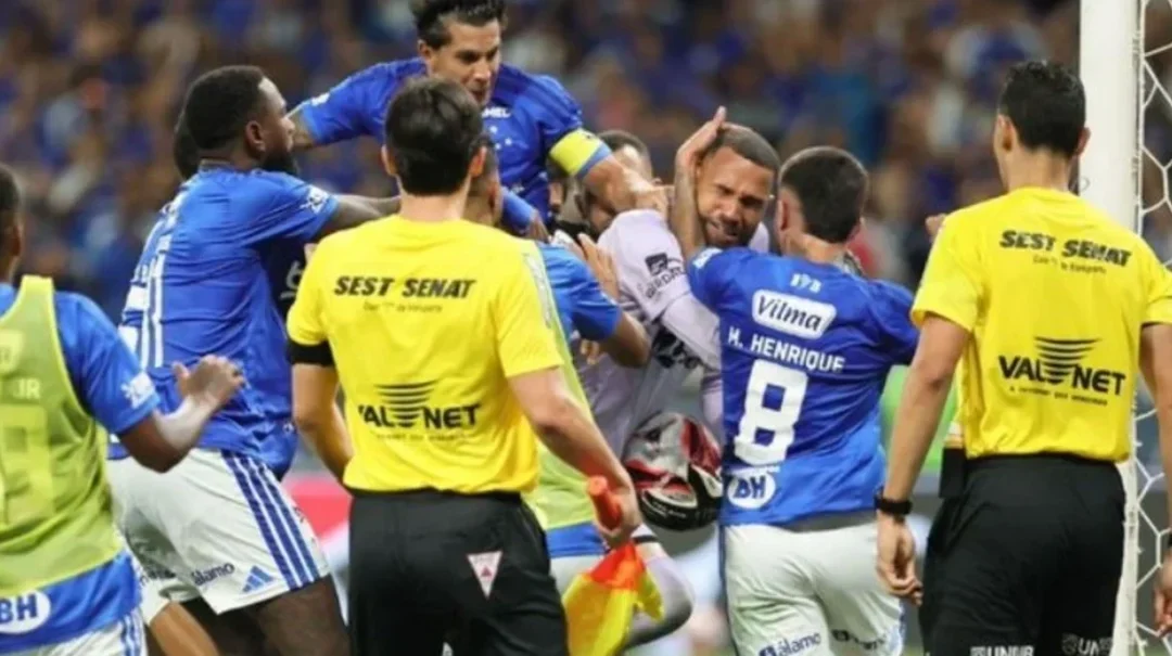 Récord de expulsiones en Brasil: 23 rojas tras una pelea en Cruzeiro–Atlético Mineiro