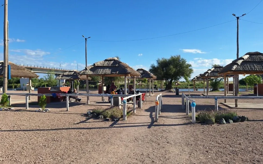 La costanera de Monte Comán celebra su aniversario con una fiesta de carnaval
