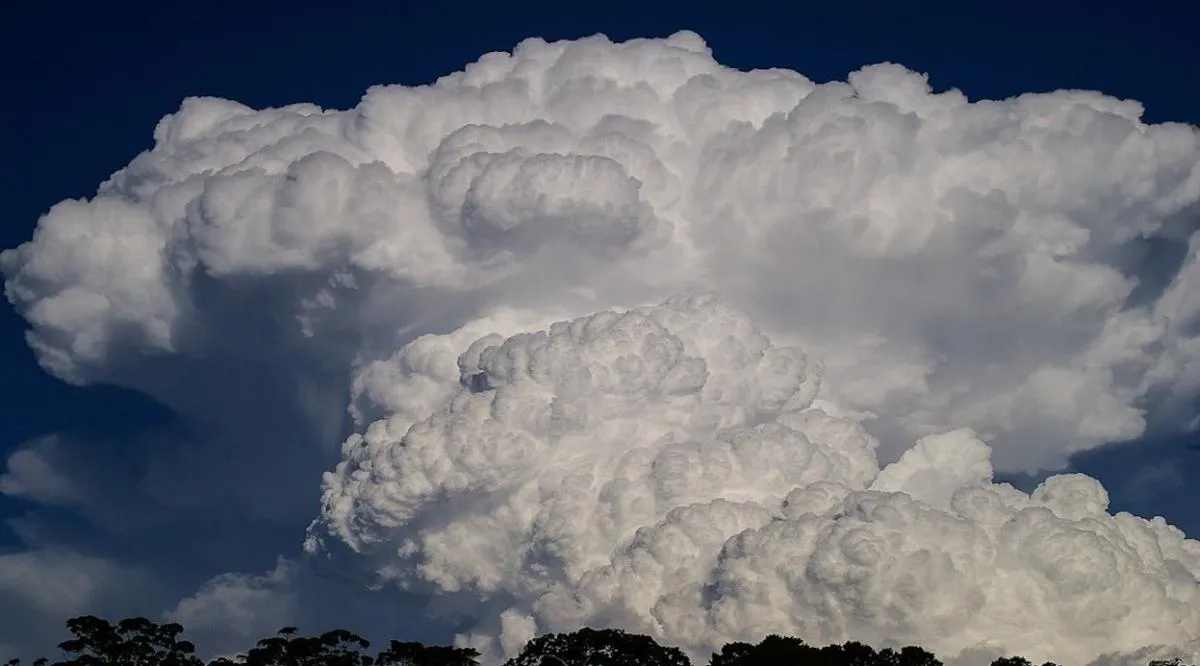 Nubes de gran desarrollo vertical anticipan tormentas de variada intensidad.