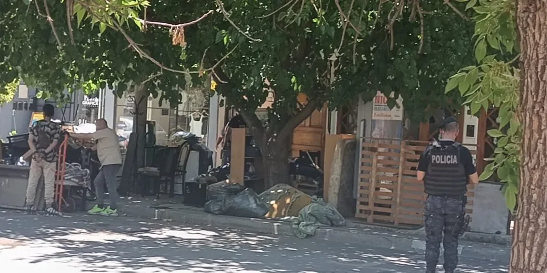 Desalojo en calle Bernardo de Irigoyen: dos mujeres asistidas tras amenaza de crisis