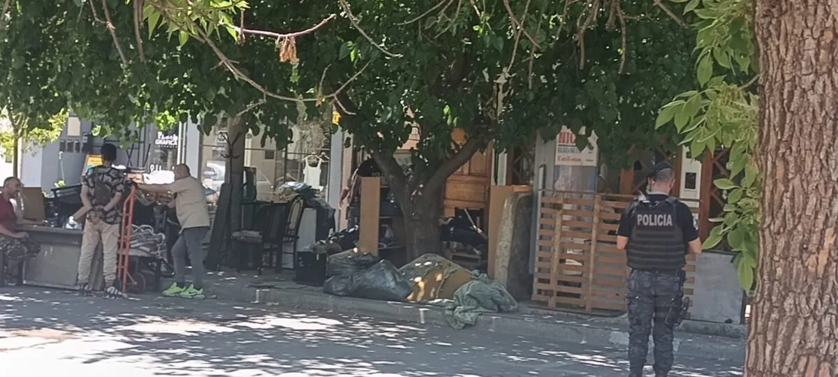 Un operativo de desalojo se llevó a cabo esta mañana en Bernardo de Irigoyen 476