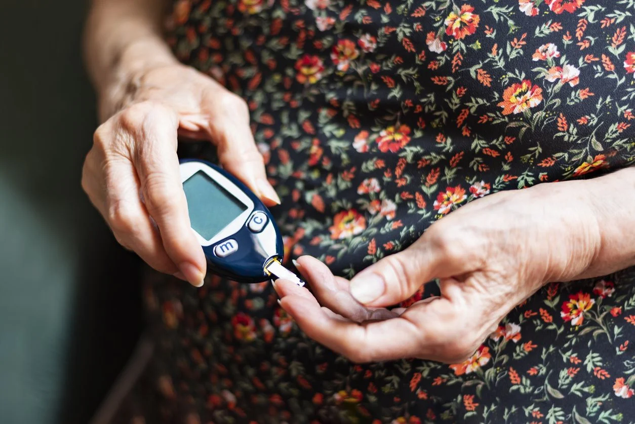 La glucosa elevada se vinculó con un mayor riesgo de demencia y Alzheimer. La glucosa elevada se vinculó con un mayor riesgo de demencia y Alzheimer.