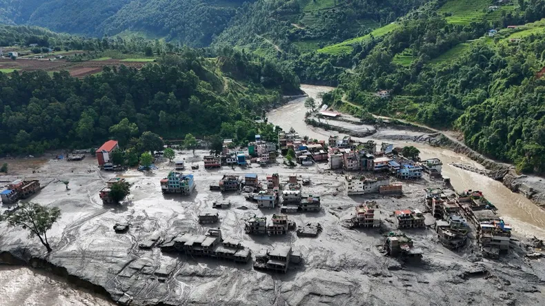 El barro y los escombros cubrieron viviendas e infraestructura tras las crecidas. El barro y los escombros cubrieron viviendas e infraestructura tras las crecidas.