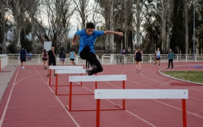 La Escuela Municipal de Atletismo reúne a 150 chicos en el Poli 1