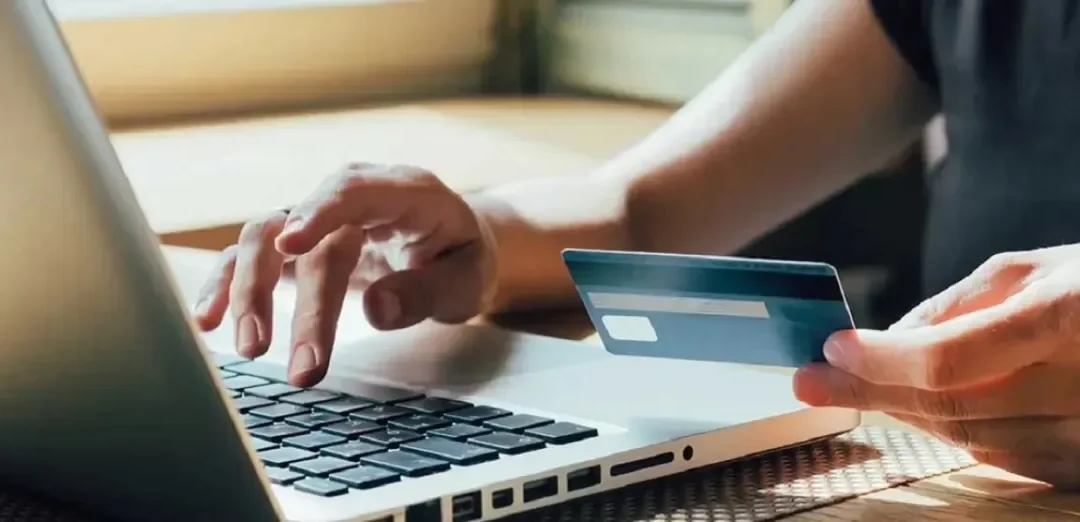 Ingresó a una supuesta plataforma de inversión y lo estafaron