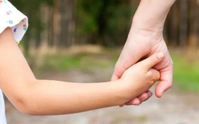 Familias temporarias en Mendoza: el programa que busca evitar que bebés y niños crezcan en hogares