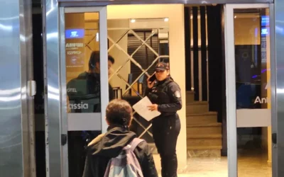 Investigan un femicidio en Mendoza: una turista cayó de un quinto piso y detuvieron a su pareja