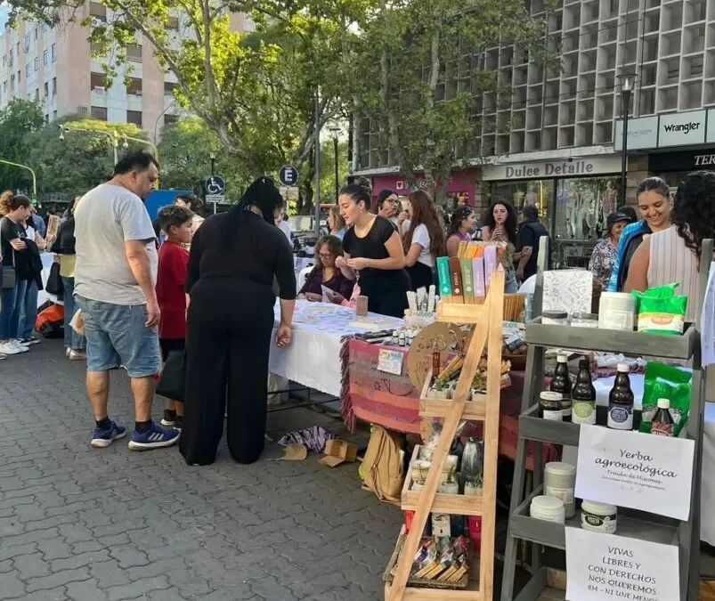 Gran feria de mujeres emprendedoras en la Plaza de la Memoria