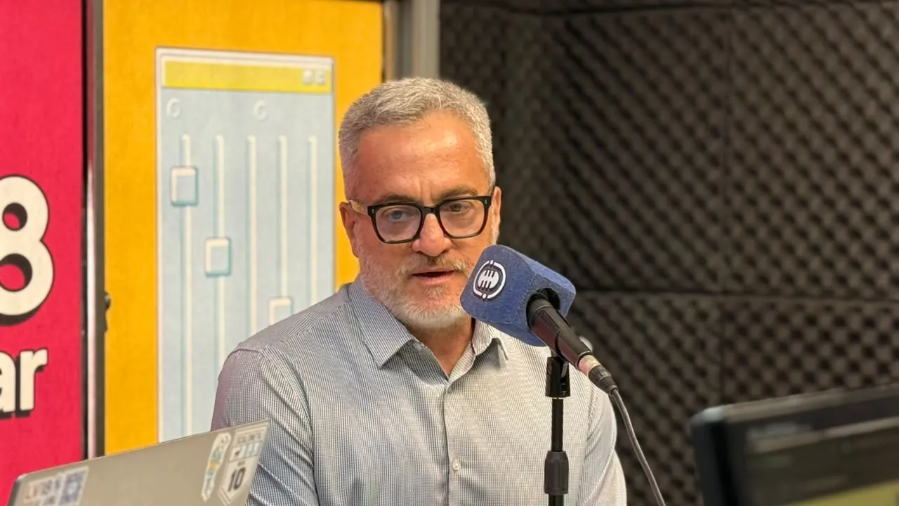 El profesor Fernando Peñaloza destacó en LV18 el valor pedagógico de los juicios simulados para la formación de futuros abogados. El profesor Fernando Peñaloza destacó en LV18 el valor pedagógico de los juicios simulados para la formación de futuros abogados.