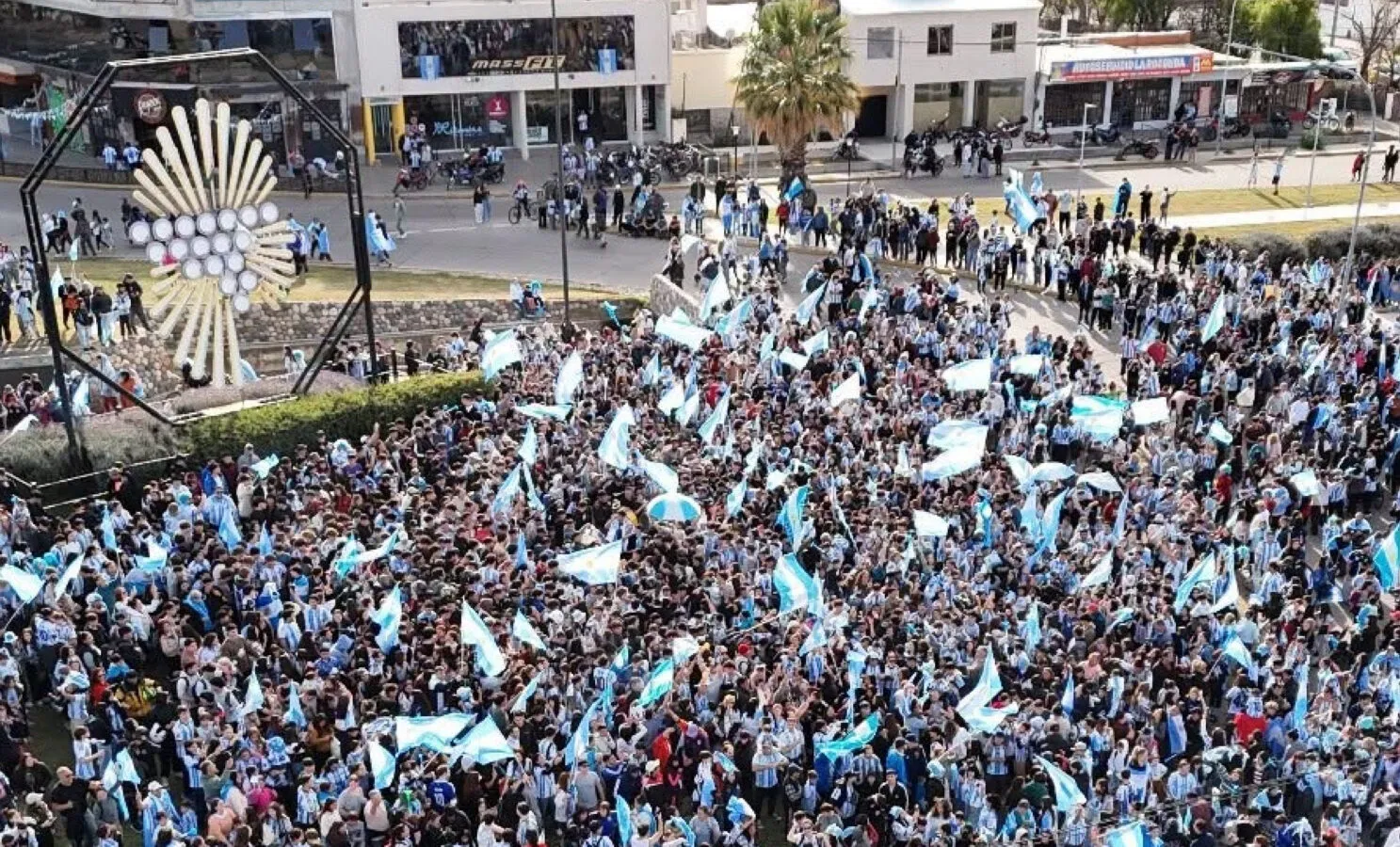 Se espera una importante convocatoria de vecinos para seguir el partido entre Argentina e Inglaterra.
