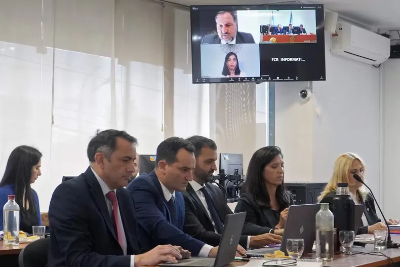 Los fiscales federales Julio Zárate, Lucas Colla, Gaston Pruzán y María Garmendia durante el juicio. AFP