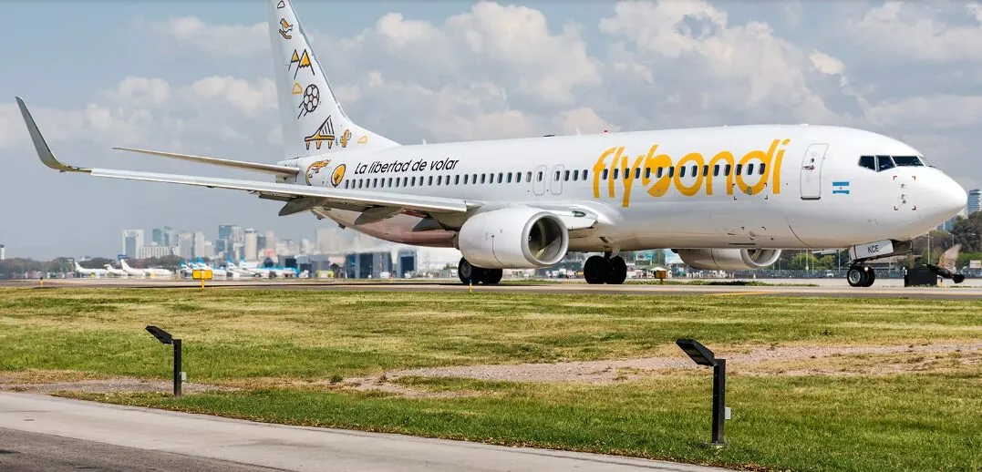 Flybondi canceló 125 vuelos flybondi