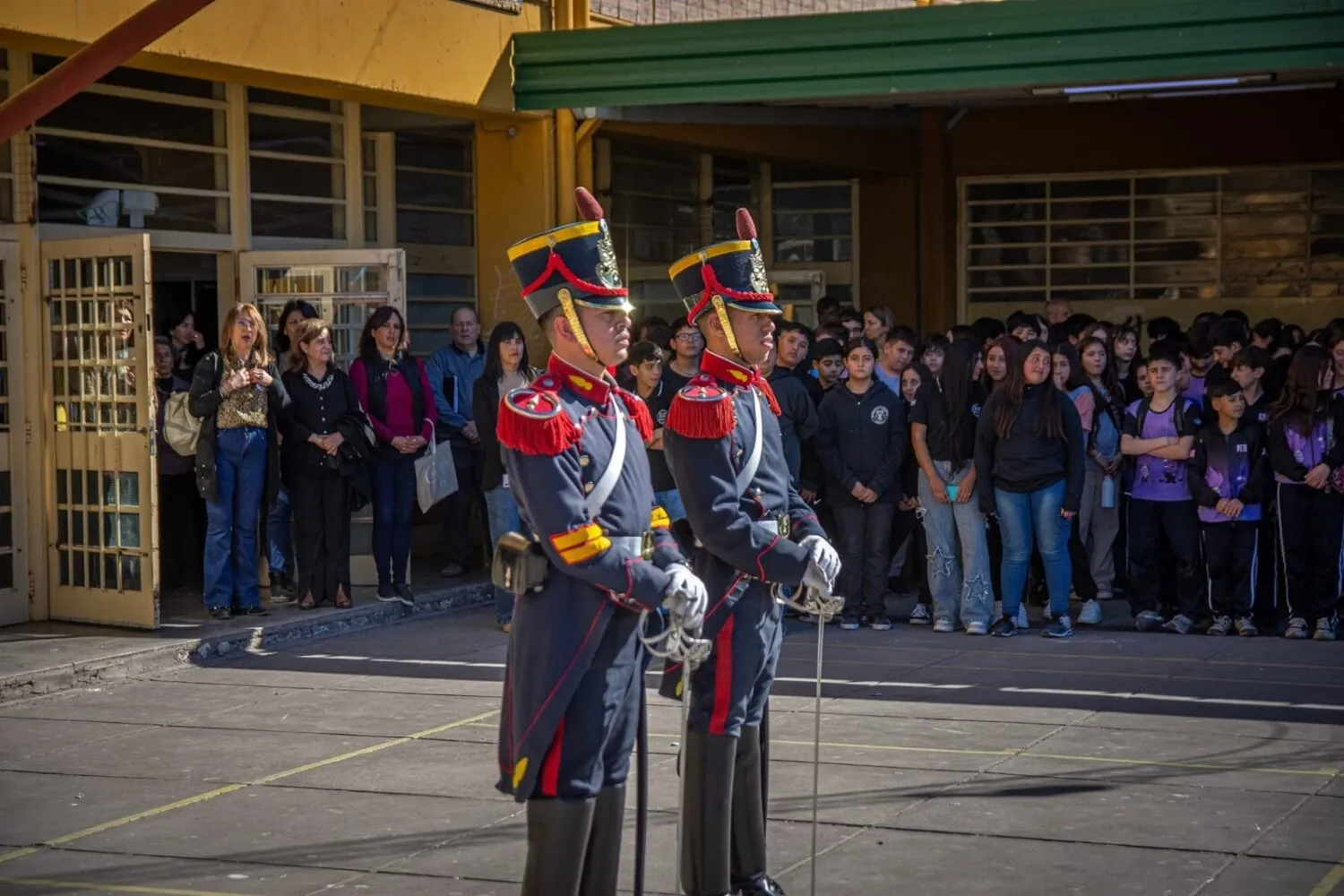 La visita de los Granaderos incluye recorridas por escuelas de distintos puntos de San Rafael.