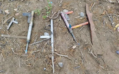 Cuatro armas tumberas fueron halladas semienterradas en un descampado de San Rafael