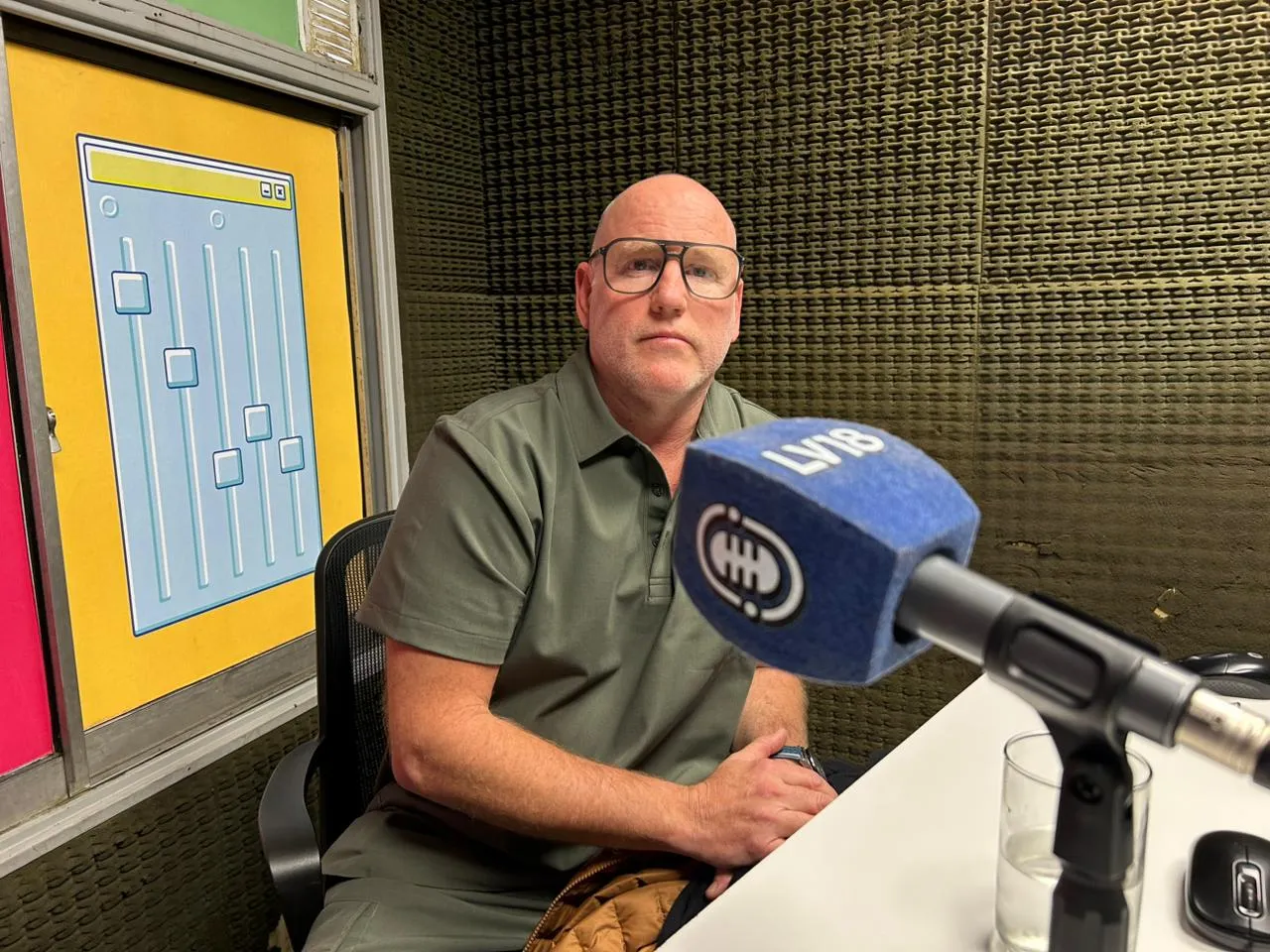 El doctor Hernán Alías durante la entrevista radial en LV18