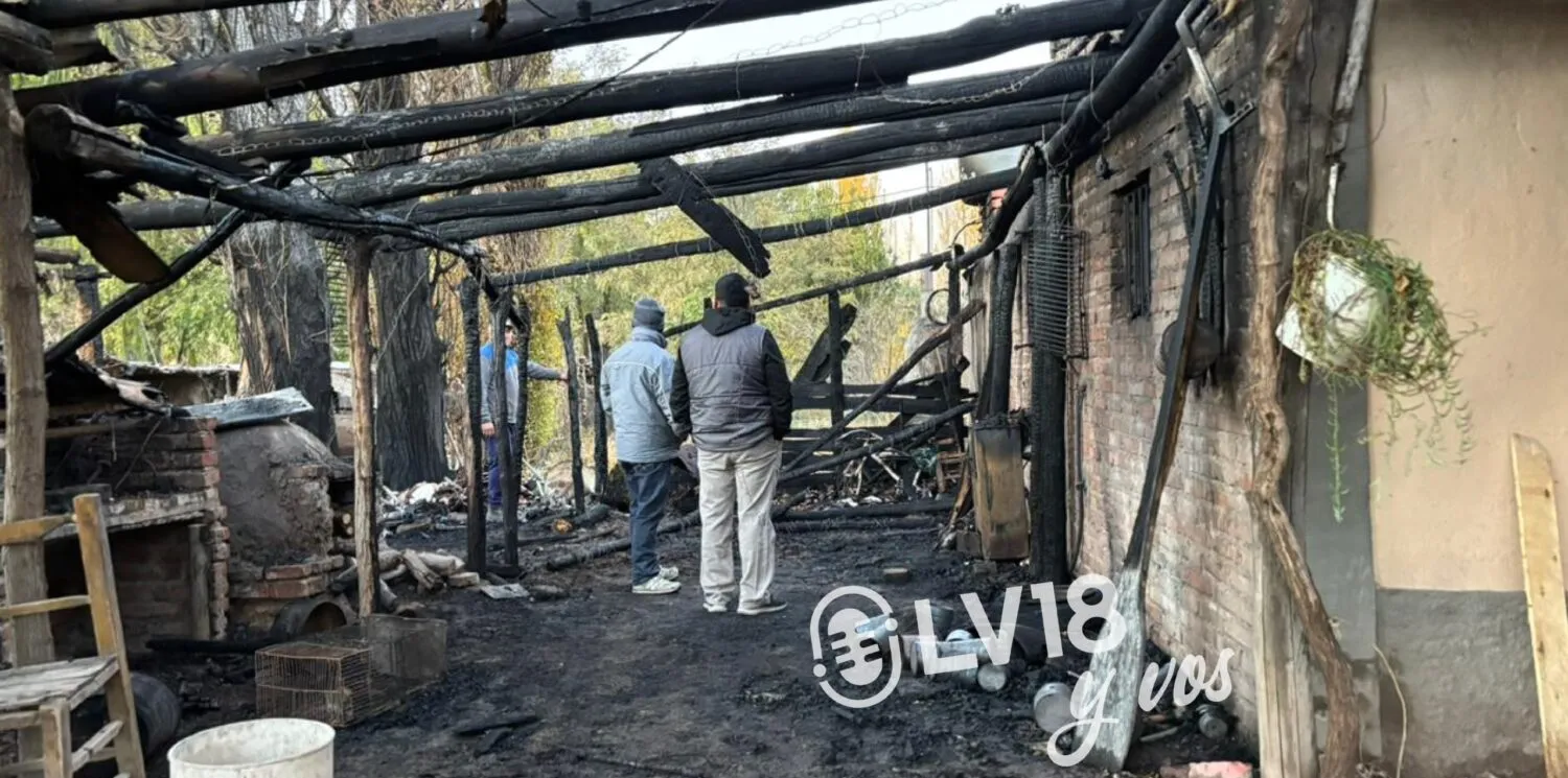 La casa quedó inhabitable tras el incendio.