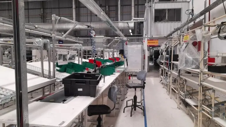 Seis de cada diez máquinas permanecen paradas en las fábricas textiles.