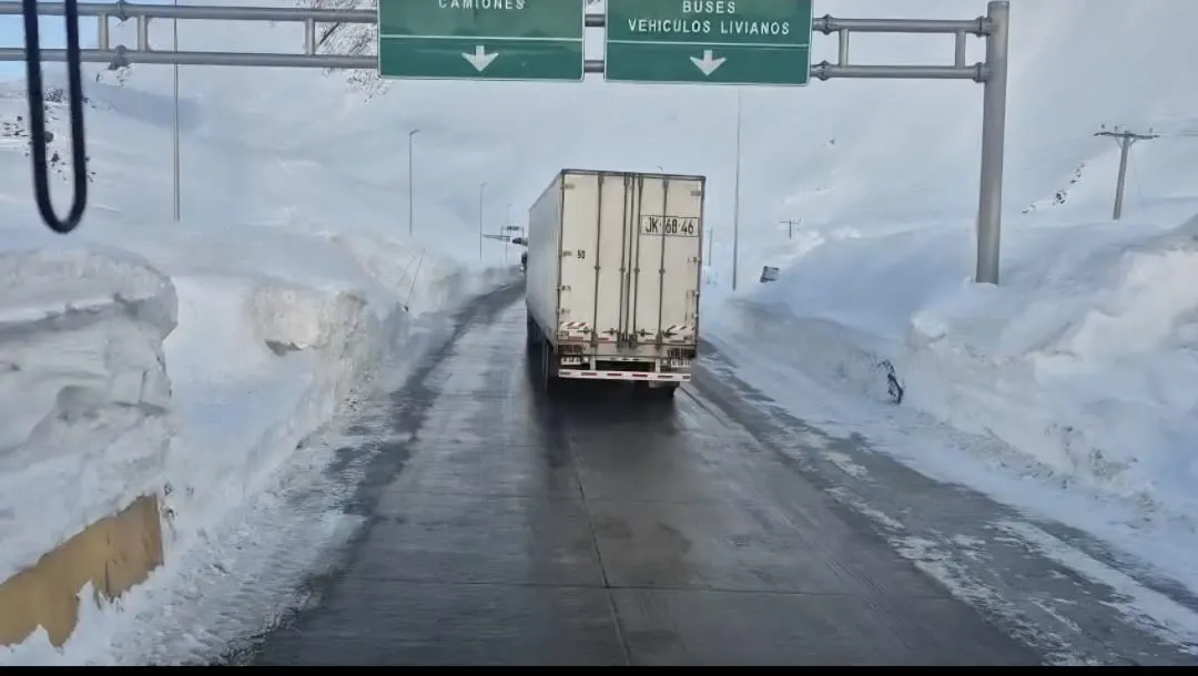La cordillera volvió a quedar condicionada por las intensas nevadas y el mal tiempo.