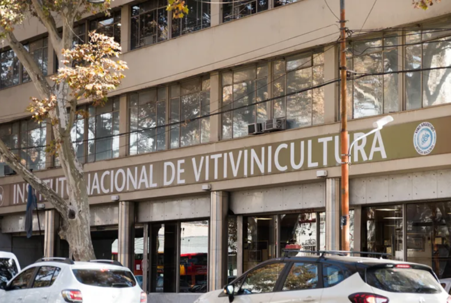 Sede central del Instituto Nacional de Vitivinicultura en Mendoza, epicentro del conflicto laboral.