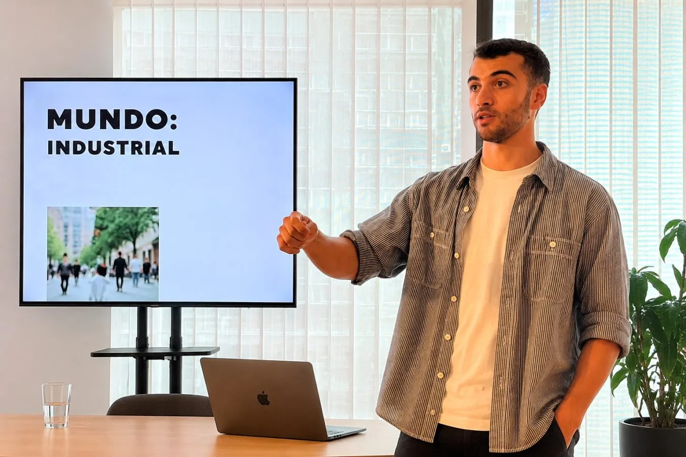 Jerónimo Rueda afirmó que la macroeconomía "está divorciada" de la realidad cotidiana de los argentinos. Jerónimo Rueda afirmó que la macroeconomía "está divorciada" de la realidad cotidiana de los argentinos.