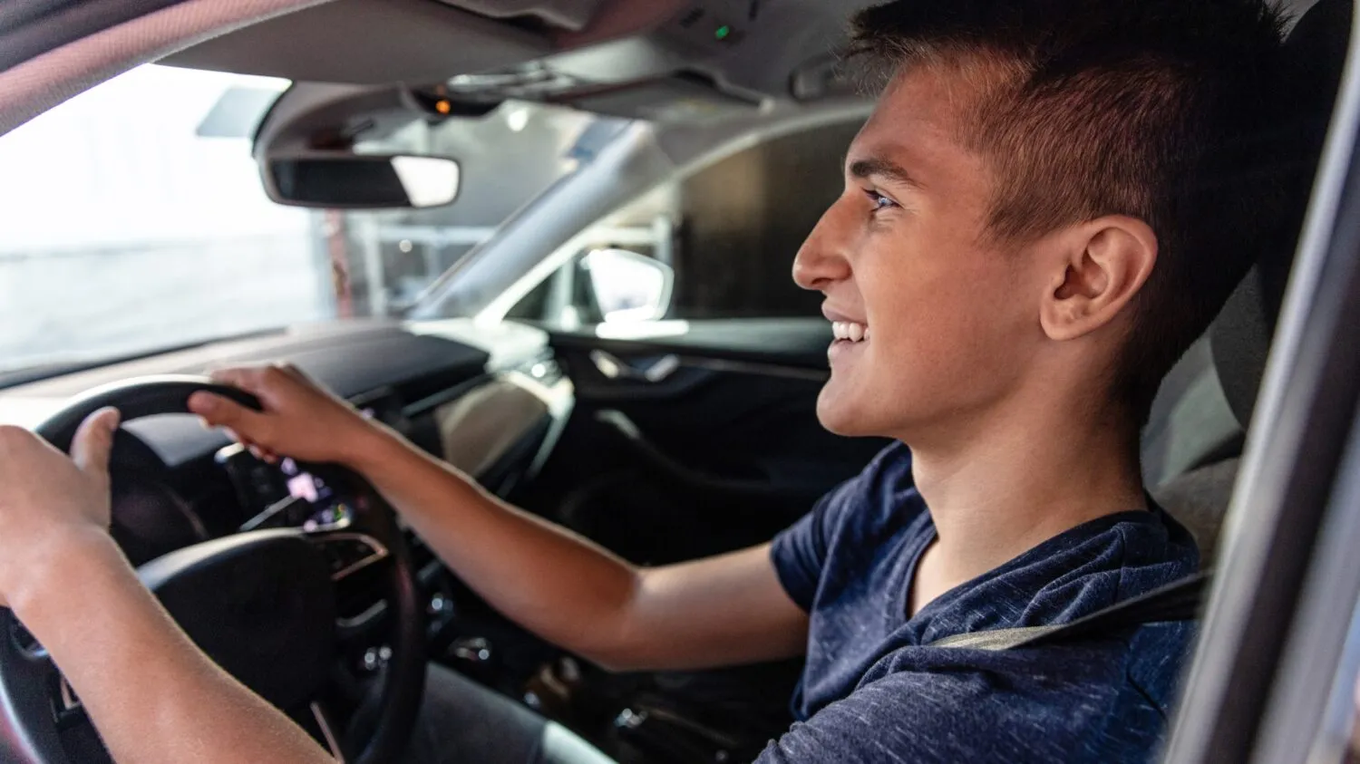 Los adolescentes de 17 años podrían obtener habilitación para conducir automóviles particulares. Los adolescentes de 17 años podrían obtener habilitación para conducir automóviles particulares.