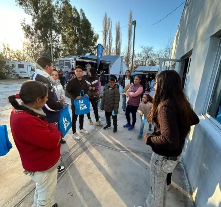 Con música, juegos y alegría Juventud visitó Punta del Agua
