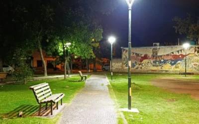 Con más de 30 nuevos equipos, el Municipio dotó de iluminación led a la plaza Bufano