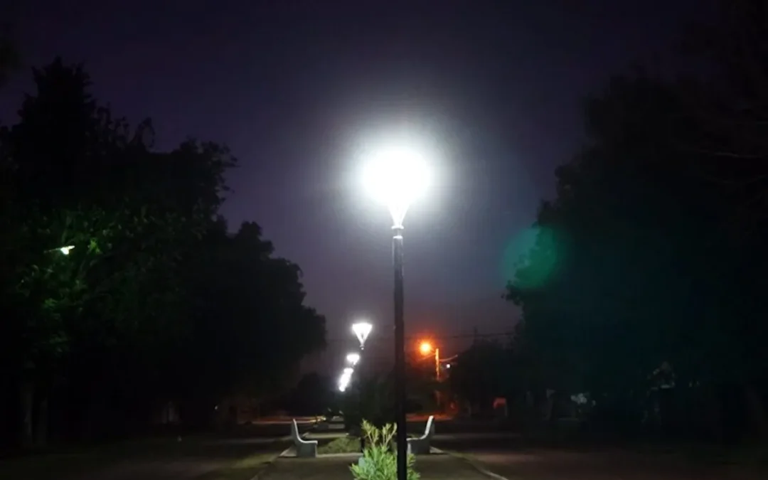 Nuevas luminarias para el bulevar de Pueblo Nuevo en Monte Comán