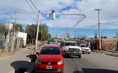 El Municipio avanza con la instalación de luminarias en Vélez Sarsfield entre El Molino y Pobre Diablo