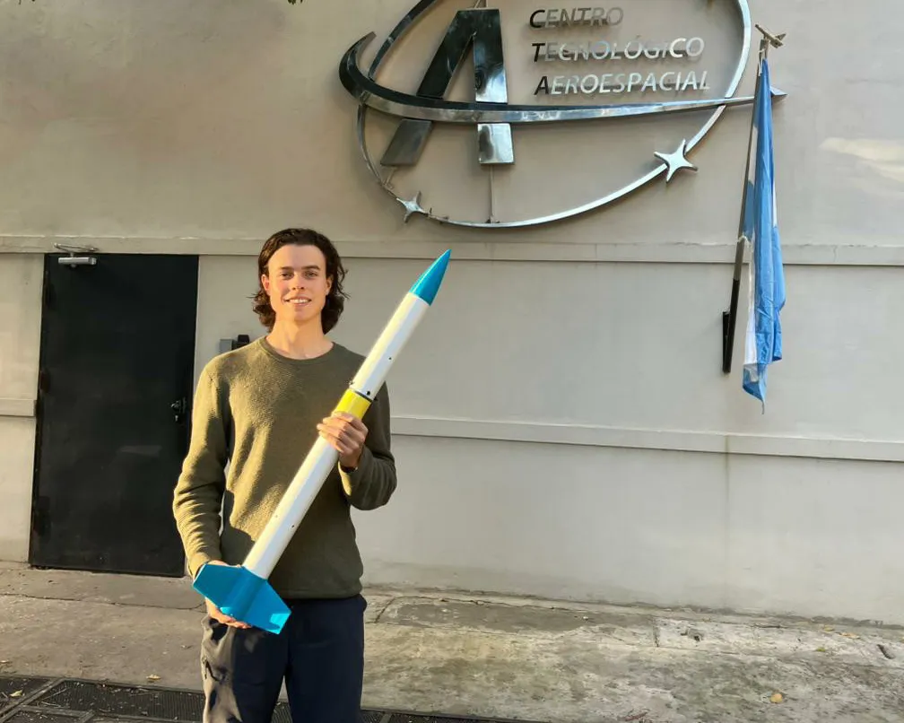 Mariano Vergne cursa el último año de Ingeniería Aeroespacial en la UNLP. Mariano Vergne cursa el último año de Ingeniería Aeroespacial en la UNLP.