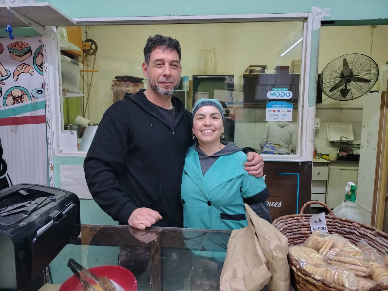 Martín y Lissa, propietarios de Feli Alimentos para Celíacos, explicaron cómo se compone la canasta básica para celíacos y cuáles son los productos sin TACC que más influyen en el presupuesto familiar. Martín y Lissa, propietarios de Feli Alimentos para Celíacos, explicaron cómo se compone la canasta básica para celíacos y cuáles son los productos sin TACC que más influyen en el presupuesto familiar.