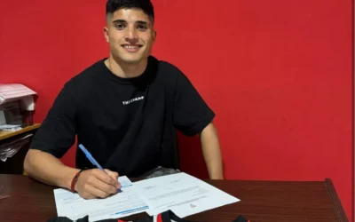 Máximo Rodríguez firmó su primer contrato profesional con Huracán Las Heras