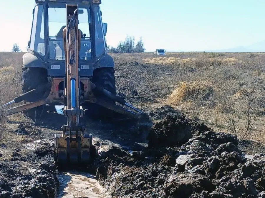 Mejoras en los caminos y aguadas del Secano: Costa del Atuel y Los Parlamentos