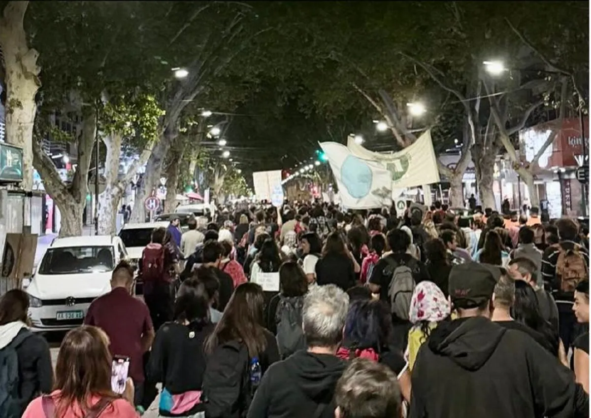 La movilización ocupó varias cuadras del centro de la ciudad.