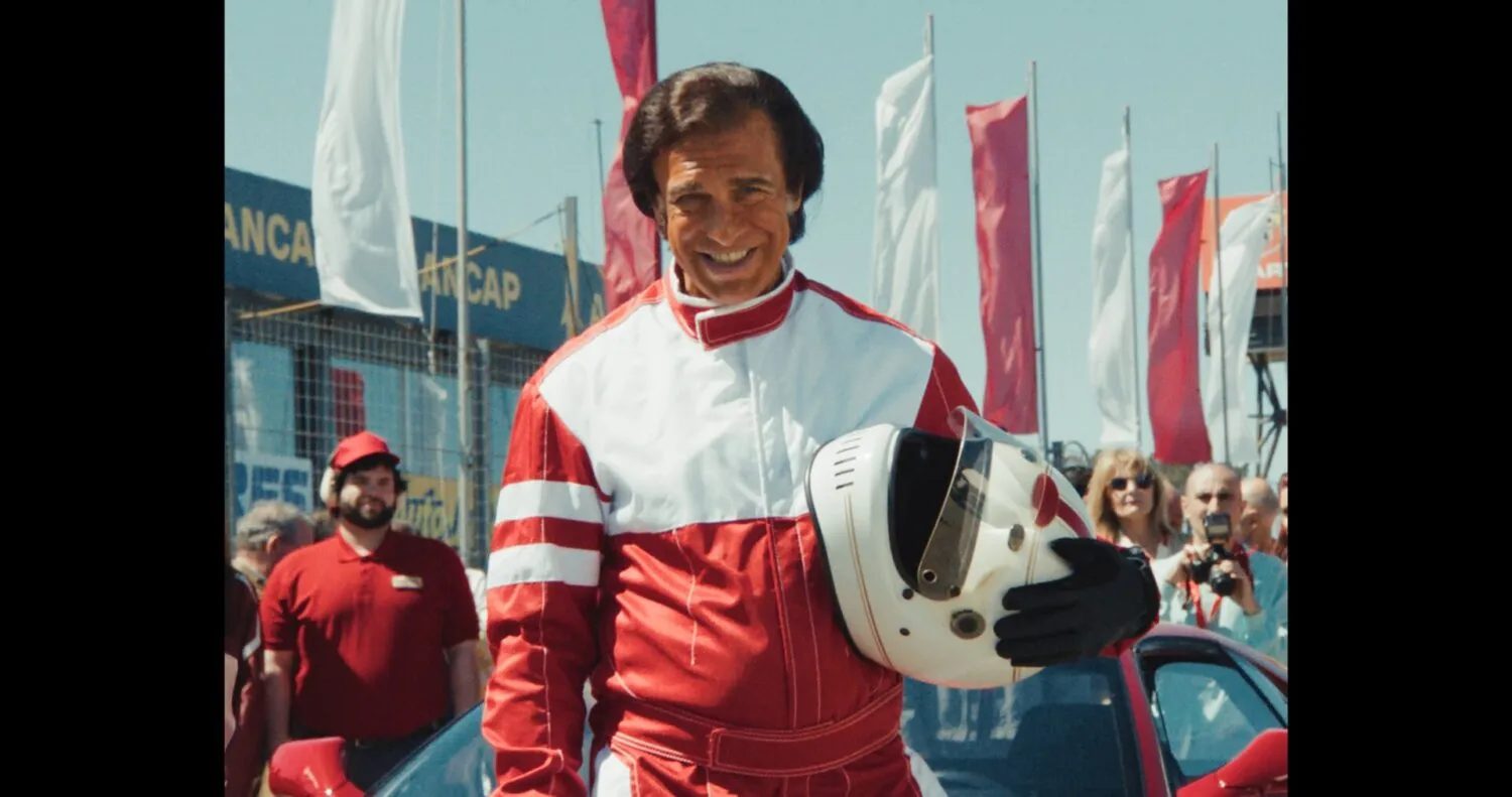 Leonardo Sbaraglia vuelve a interpretar a Carlos Menem en la segunda temporada de la serie de Prime Video. Leonardo Sbaraglia vuelve a interpretar a Carlos Menem en la segunda temporada de la serie de Prime Video.