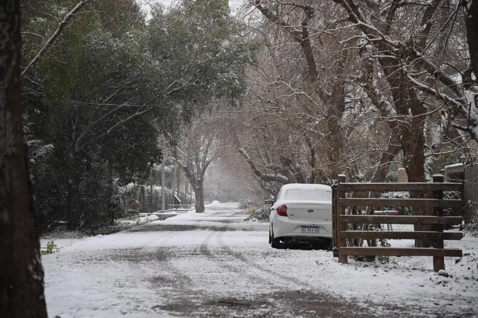 Nevadas, lluvias y temperaturas bajo cero complican la circulación en distintos departamentos. Nevadas, lluvias y temperaturas bajo cero complican la circulación en distintos departamentos.