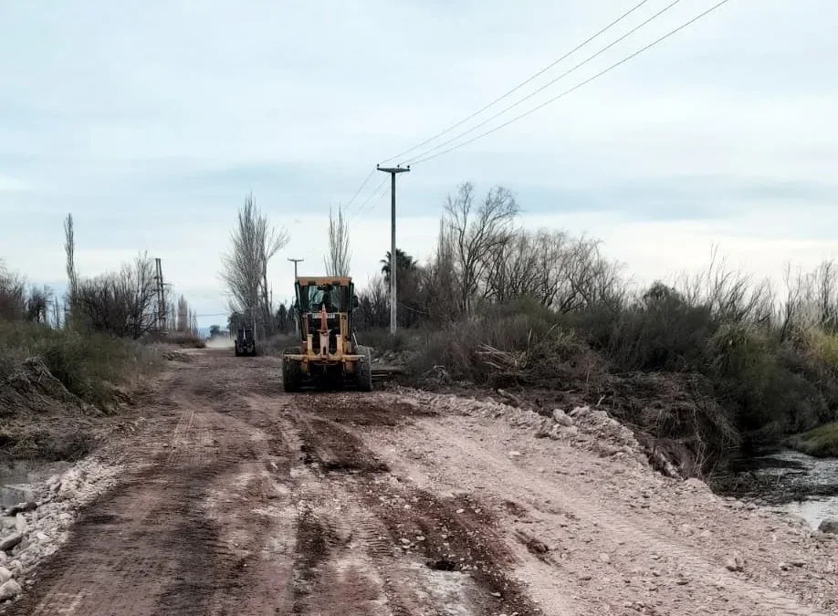 El Municipio avanza con trabajos para restablecer la circulación en la zona de Los Dos Álamos