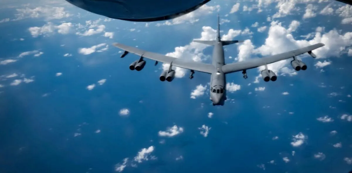Un bombardero estadounidense de largo alcance sobre el Mar Caribe. Imagen EFE
