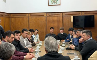Omar Félix recibió a estudiantes de la Escuela Merín que representarán a San Rafael en una competencia de robótica en México