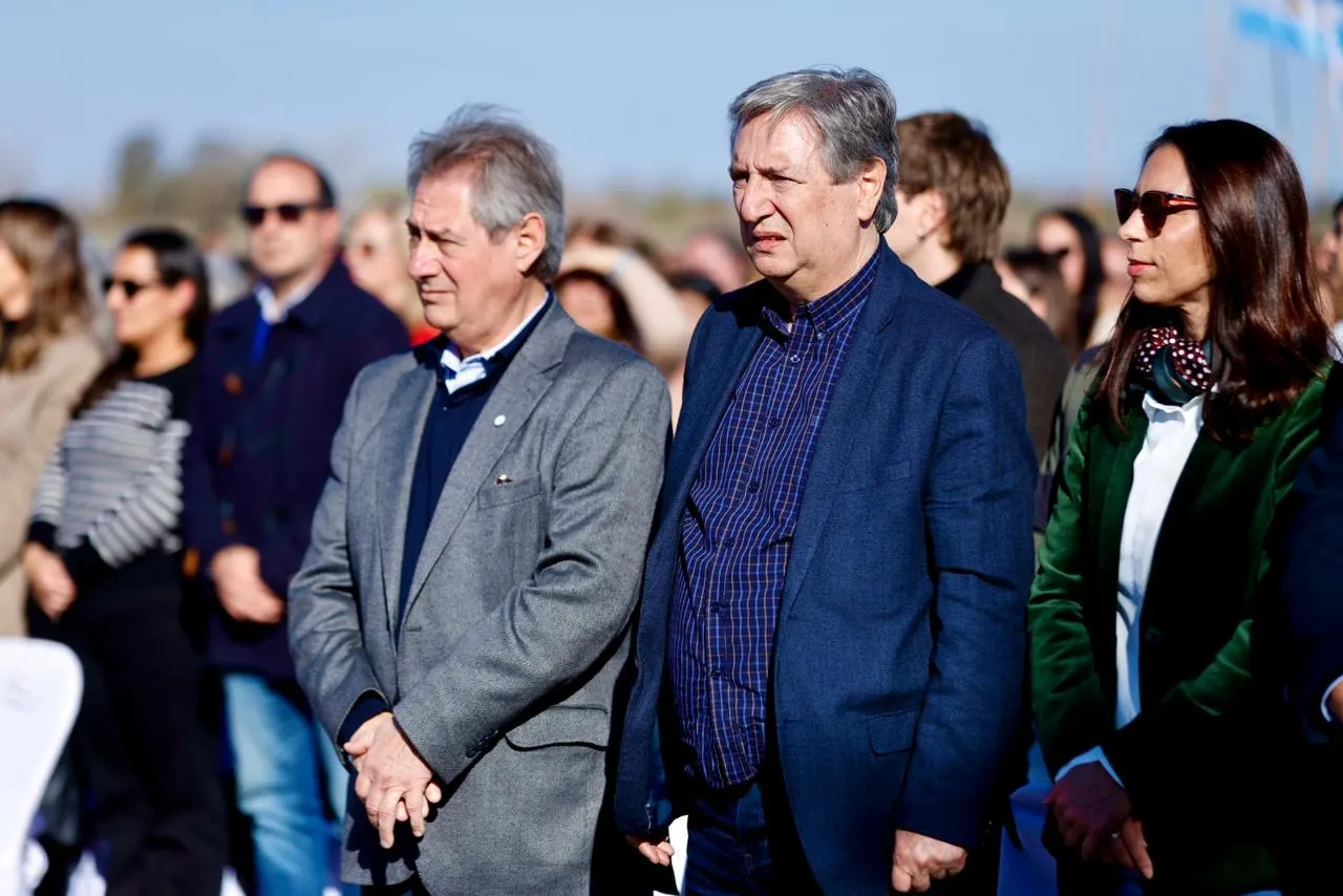 Omar y Emir Félix encabezaron una jornada histórica con la inauguración del gasoducto San Rafael ante cientos de vecinos y autoridades.