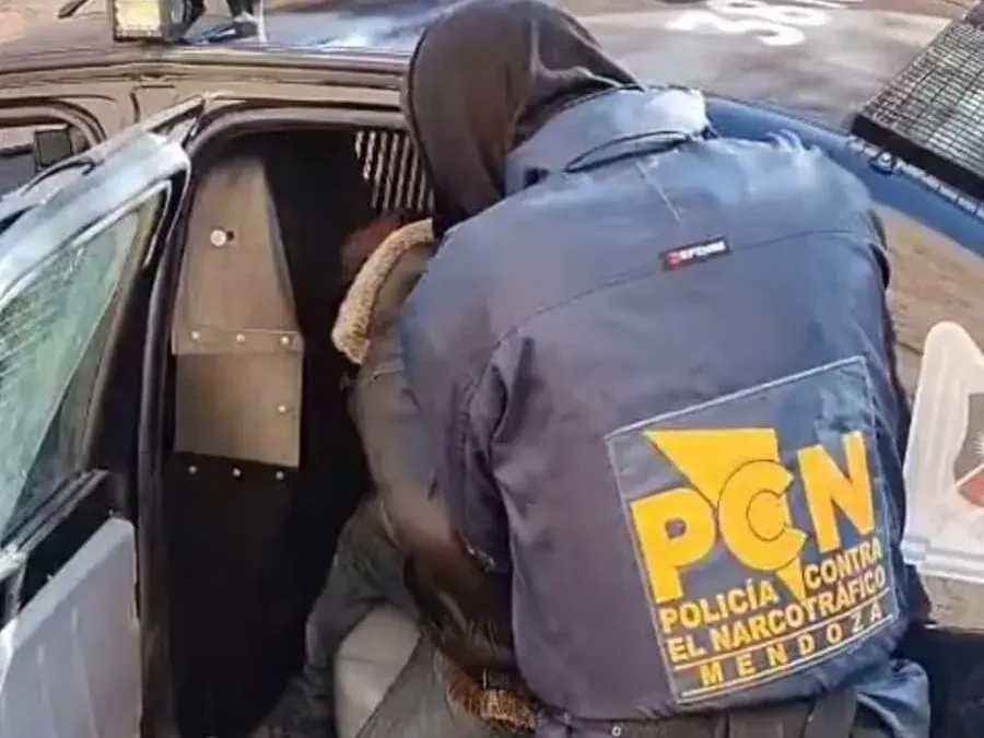 Detienen a un sujeto que manejaba un kiosco de drogas en barrio Constitución