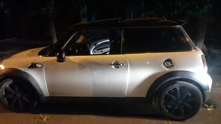 Mini Cooper, drogas y armas de fuego en Pueblo Diamante